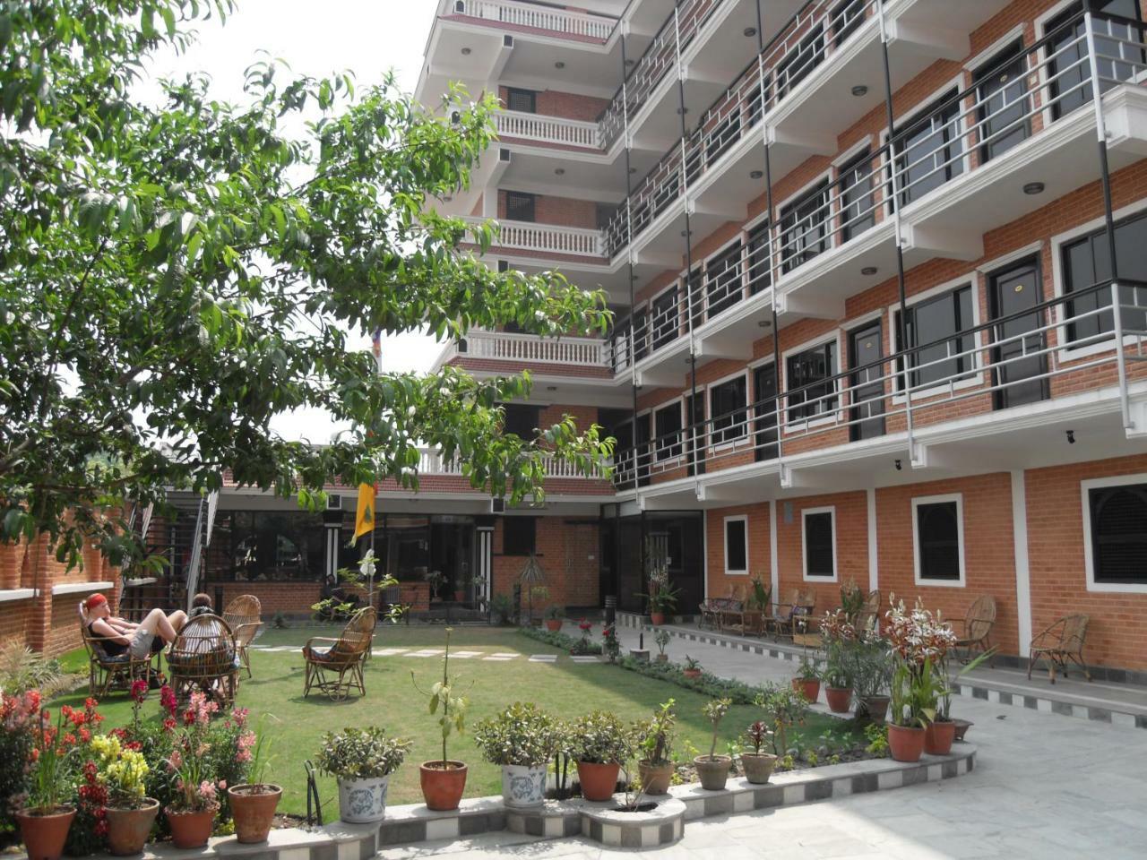Mandala Hotel *