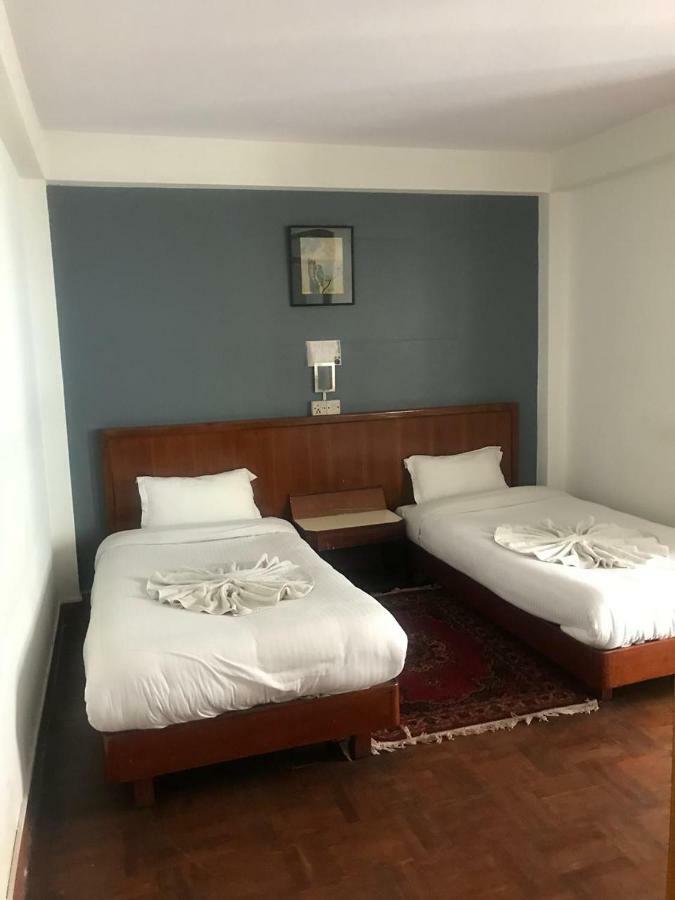Hotel Earth House 2*