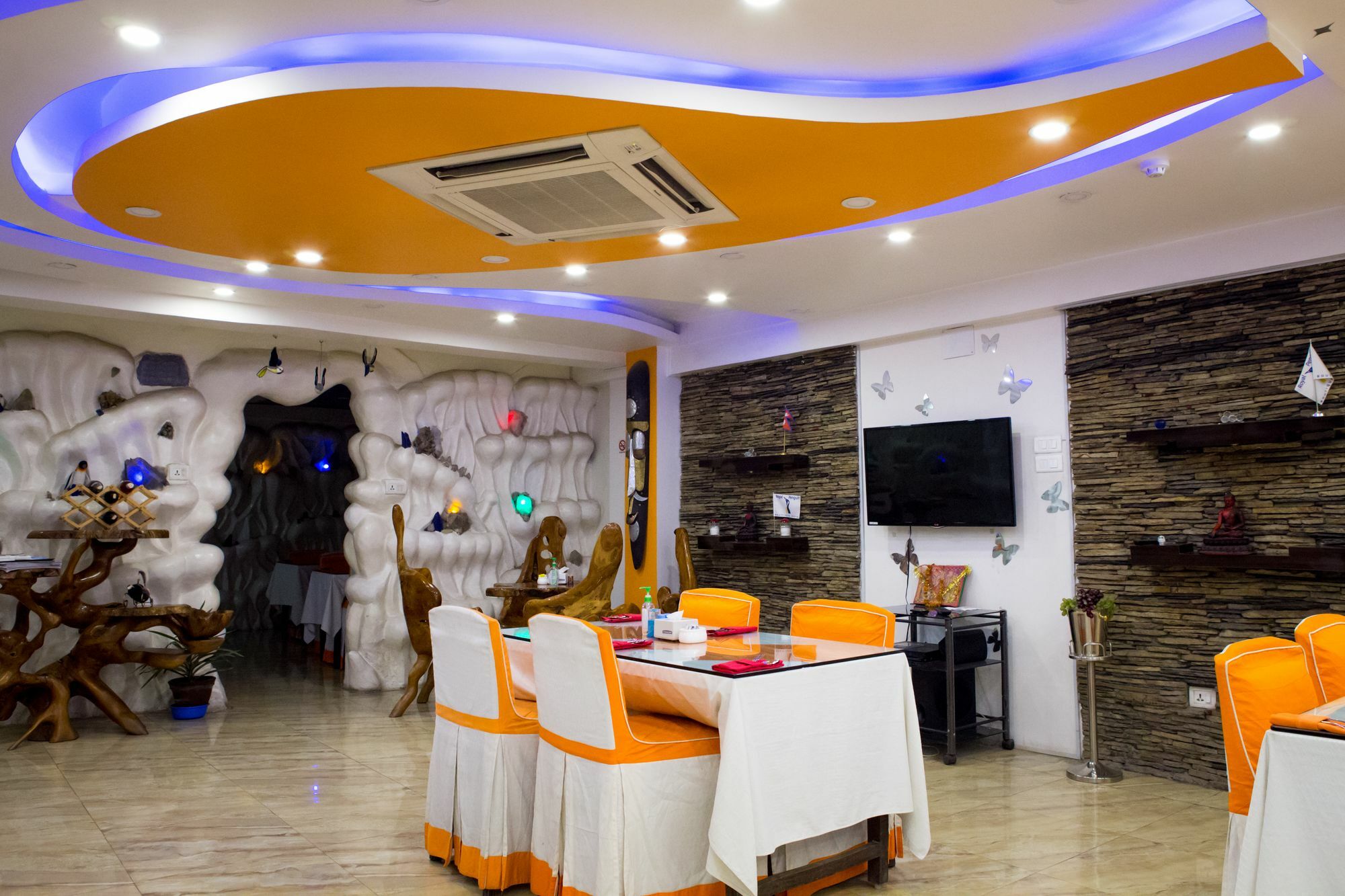 Royal Penguin Boutique & Hotel 4*