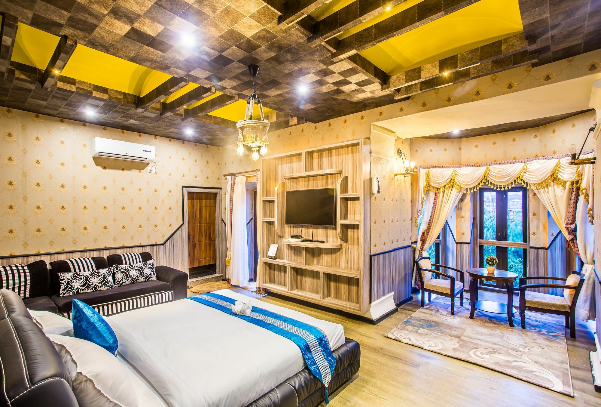 Hotel Royal Empire Boutique 3*
