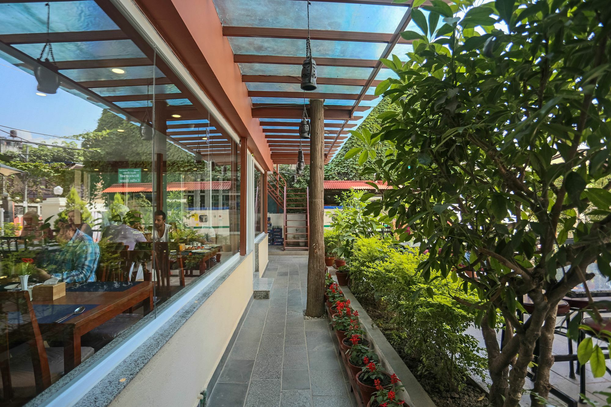 Oasis Hotel