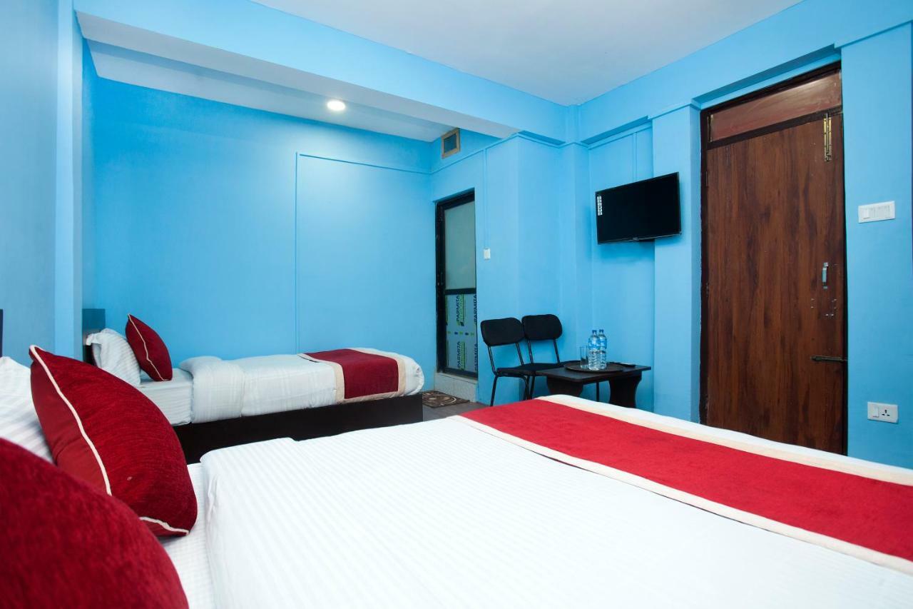 Hotel Crossroads 3*
