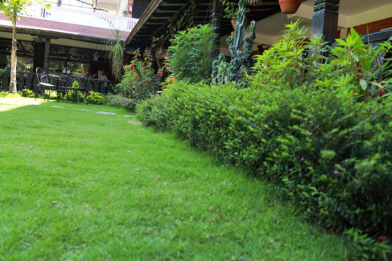 Mandala Hotel *