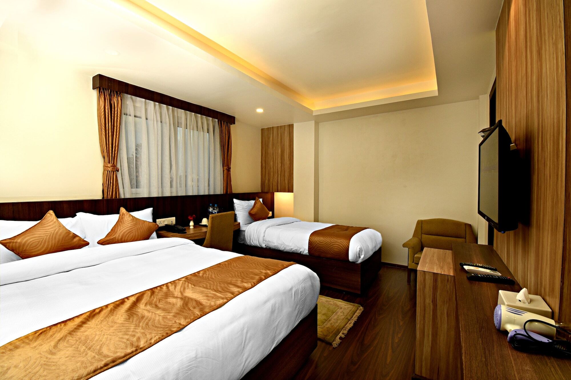 Hotel The Milestone &
