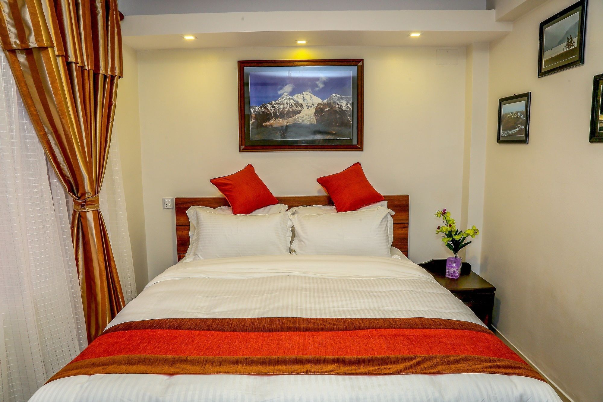 Hotel Himalayan Oasis