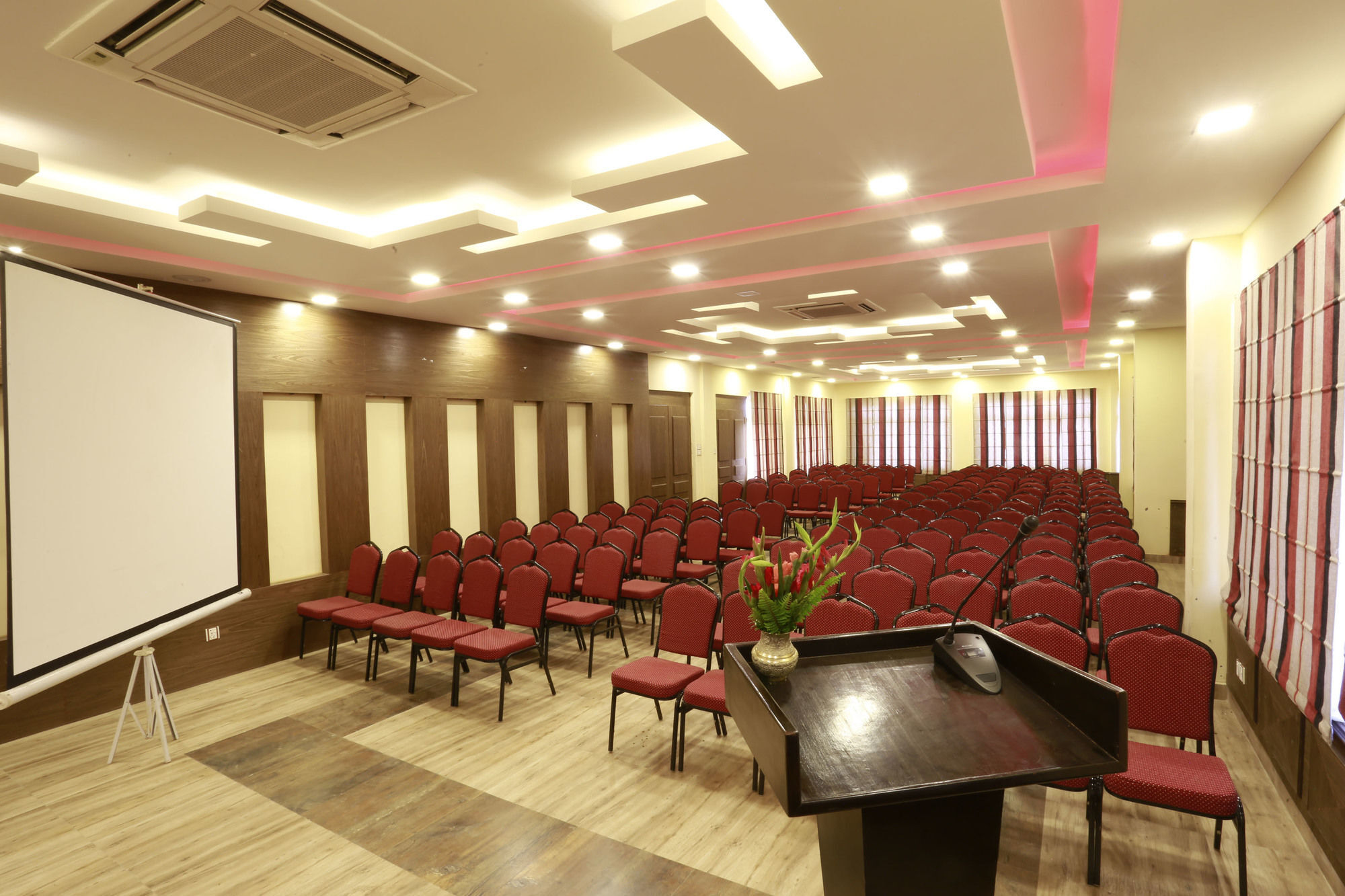 Hotel Manang 4*