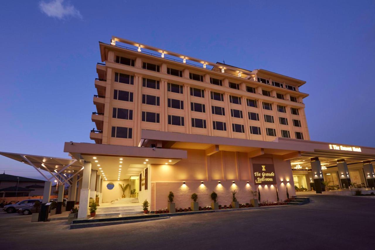 The Everest Hotel 5*